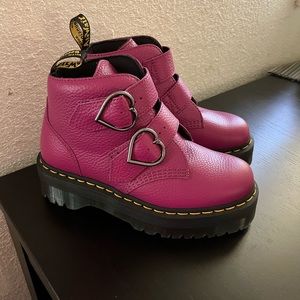 Dr Martens Devon heart boots